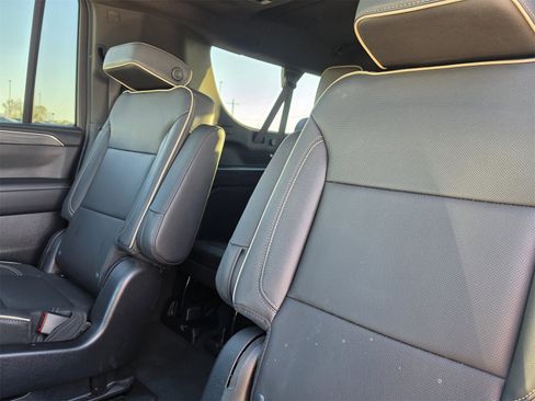 Used 2023 GMC Yukon XL SLT image 14