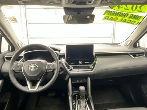 Used 2024 Toyota Corolla Cross XLE w/ Convenience Package image 4