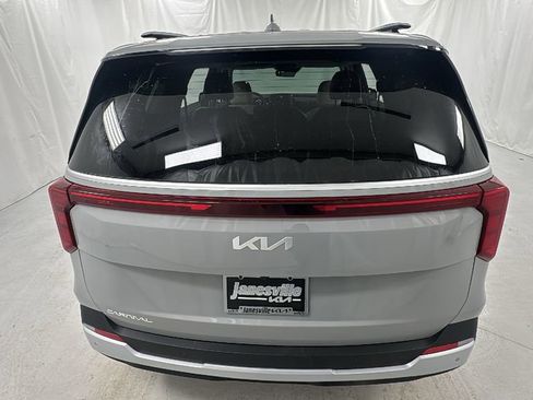 New 2026 Kia Carnival EX image 4