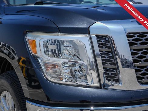 Used 2017 Nissan Titan SV RWD image 4