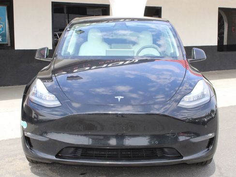 Used 2021 Tesla Model Y Long Range AWD/4WD image 2