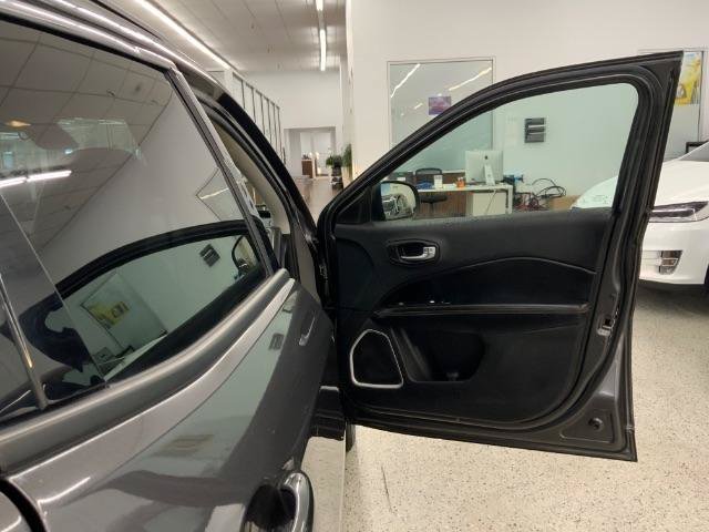 Used 2018 Jeep Compass Latitude AWD/4WD image 34