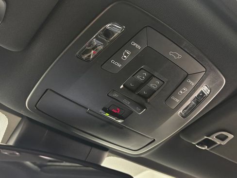 Used 2025 Toyota Sienna XSE w/ XSE Premium Package AWD/4WD image 31