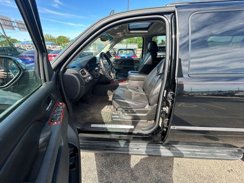 Used 2011 Chevrolet Suburban LTZ AWD/4WD image 9