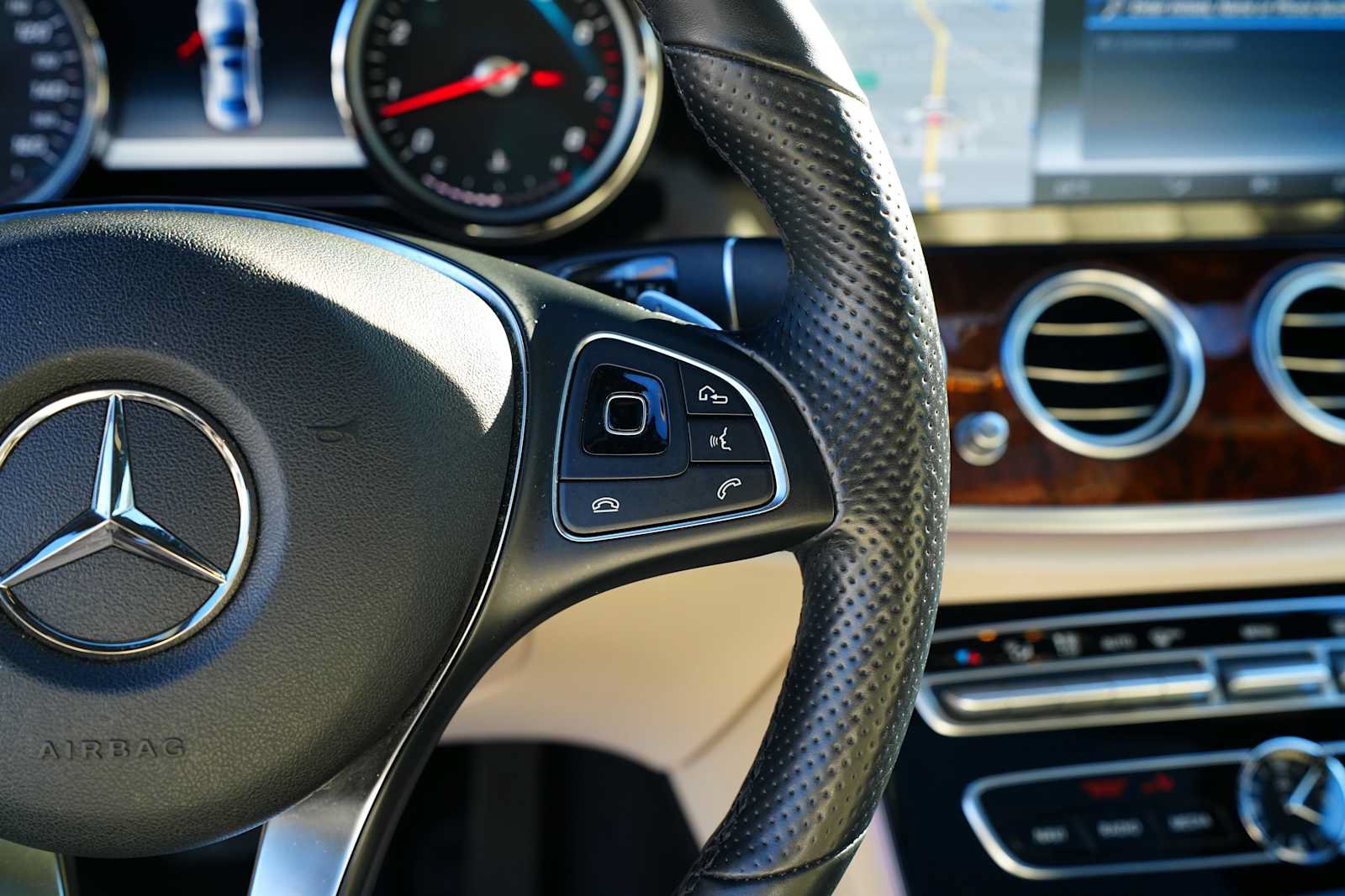 Used 2017 Mercedes-Benz E 300 4MATIC image 17