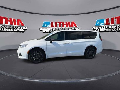 New 2026 Chrysler Pacifica Select