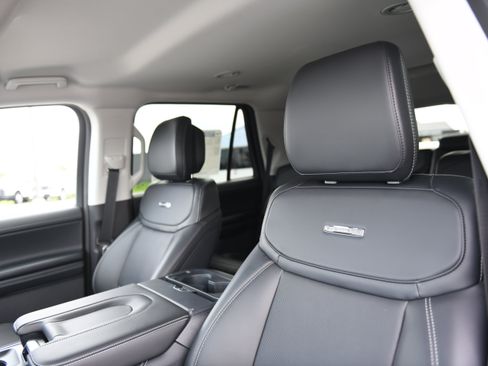 New 2027 Ford Expedition Platinum RWD image 17