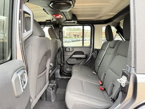 Used 2020 Jeep Wrangler Unlimited Sahara image 26