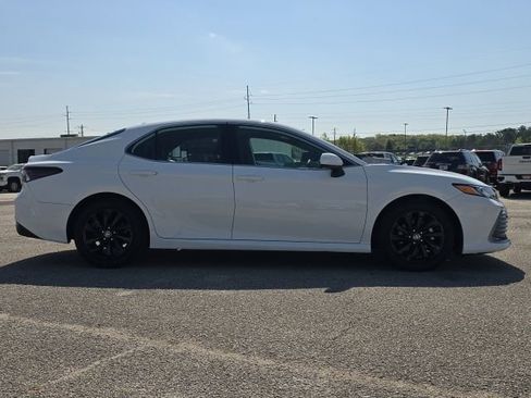 Used 2023 Toyota Camry LE FWD image 7