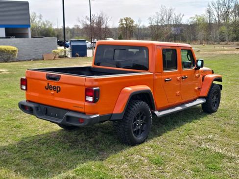 Used 2025 Jeep Gladiator High Tide image 12
