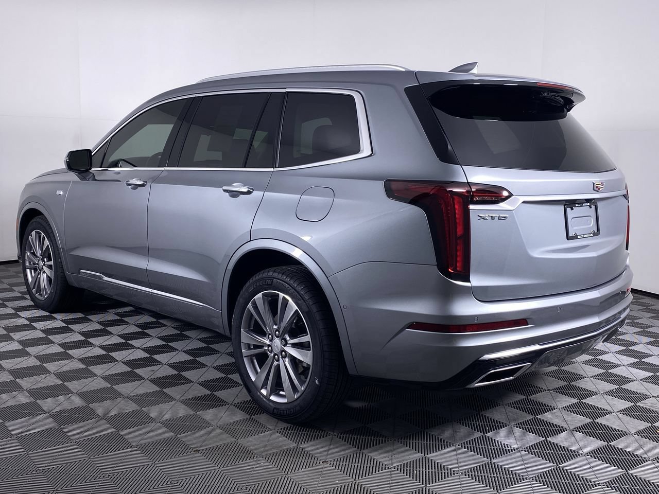 Used 2024 Cadillac XT6 Premium Luxury w/ Technology Package FWD image 19
