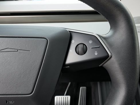 Used 2024 Tesla Cybertruck AWD Crew Cab image 20