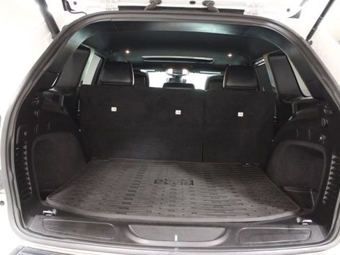 Used 2019 Jeep Grand Cherokee Altitude AWD/4WD image 14