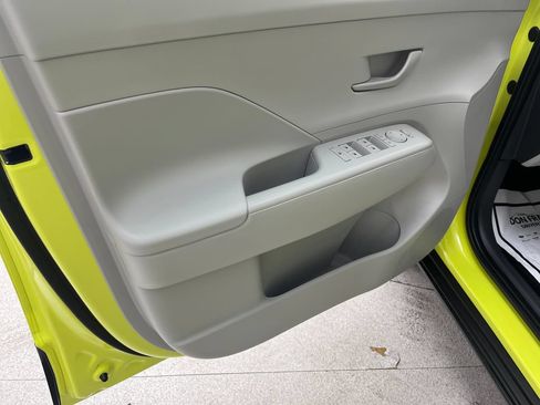 Used 2025 Hyundai Kona SE AWD/4WD image 13