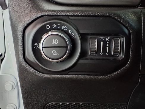 Used 2020 Jeep Gladiator Overland w/ LED Lighting Group AWD/4WD image 19
