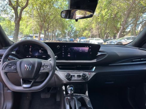 Used 2025 Buick Envista Preferred image 29