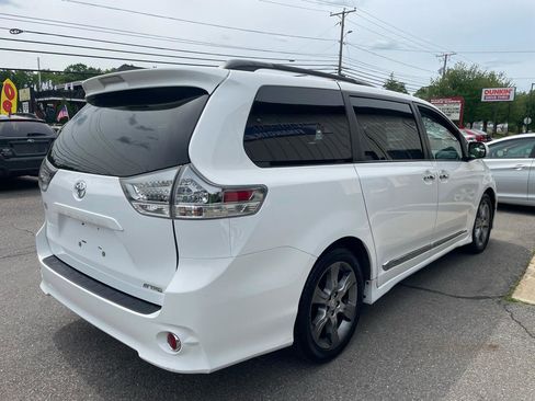 Used 2015 Toyota Sienna SE FWD image 4