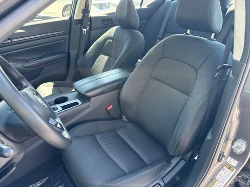 Used 2024 Nissan Altima 2.5 S FWD image 11