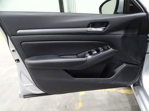 Used 2023 Nissan Altima 2.5 SV image 16