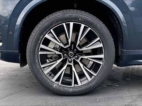 Used 2024 Volvo XC90 T8 Plus w/ Protection Package Premier image 12