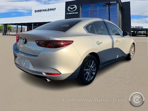 Used 2021 MAZDA MAZDA3 Sedan image 3