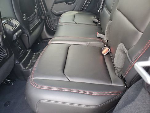 Used 2025 Jeep Wrangler Unlimited Rubicon AWD/4WD image 13