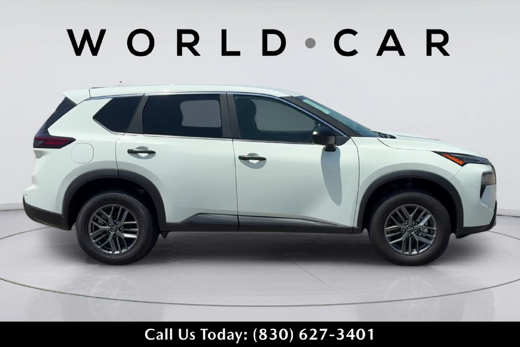 Used 2025 Nissan Rogue S FWD image 4