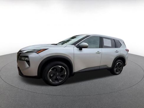 Used 2025 Nissan Rogue SV image 8