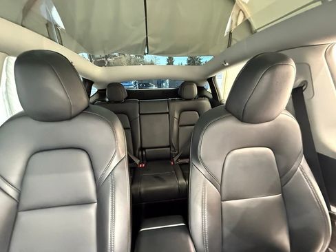 Used 2022 Tesla Model Y Long Range image 29