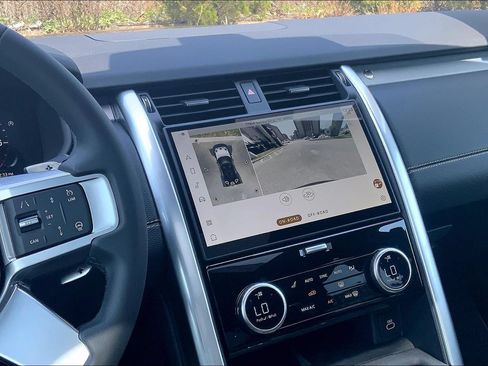 Certified 2025 Land Rover Discovery Dynamic SE AWD/4WD image 6