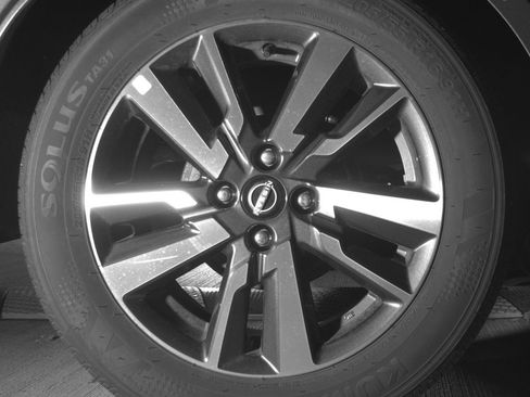 Used 2025 Nissan Versa SV FWD image 15