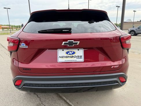 Used 2024 Chevrolet Trax RS w/ Sunroof Package FWD image 4
