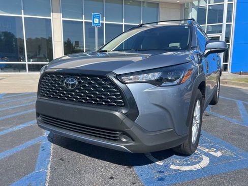 Used 2022 Toyota Corolla Cross LE image 2