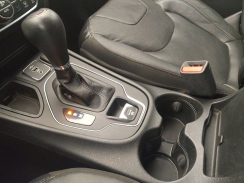 Used 2021 Jeep Cherokee Latitude Lux w/ Comfort/Convenience Group FWD image 26