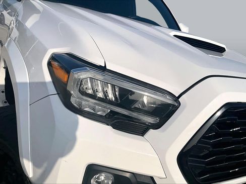 Used 2021 Toyota Tacoma TRD Sport w/ Technology Package RWD image 26