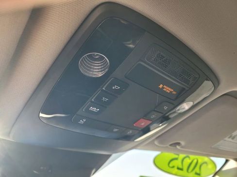 Used 2025 Kia Carnival FWD image 17