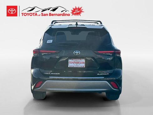 Certified 2026 Toyota Highlander Platinum AWD/4WD image 4