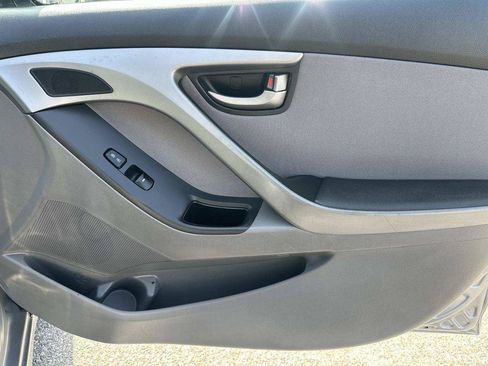 Used 2016 Hyundai Elantra SE w/ Option Group 02 FWD image 37
