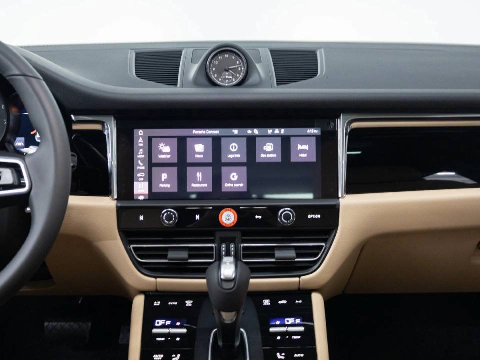 Certified 2026 Porsche Macan AWD/4WD image 14