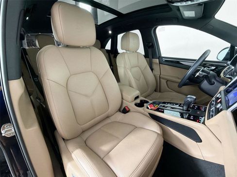 Certified 2023 Porsche Macan S AWD/4WD image 28