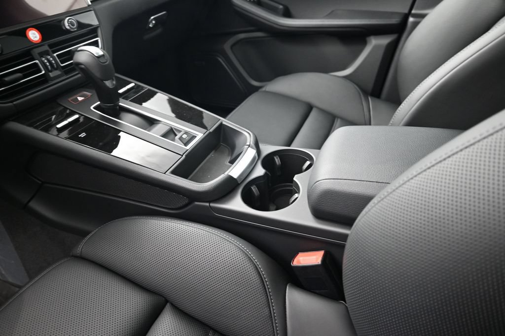 Certified 2026 Porsche Macan AWD/4WD image 22