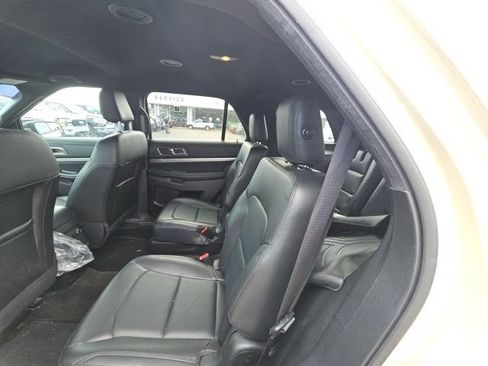 Used 2018 Ford Explorer XLT w/ Equipment Group 202A FWD image 8