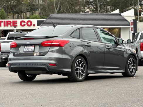 Used 2015 Ford Focus SE w/ SE Sport Package image 5
