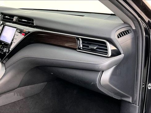 Used 2020 Toyota Camry LE image 21