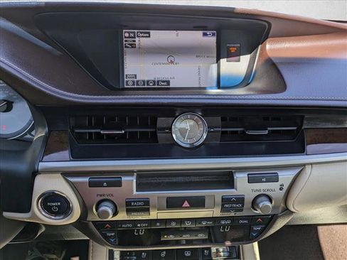 Used 2016 Lexus ES 300h image 14