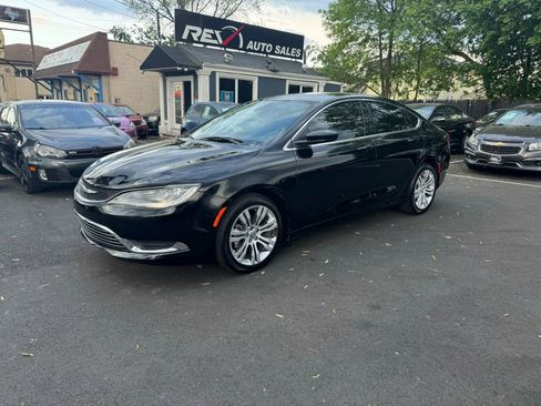 Used 2015 Chrysler 200 Limited image 1