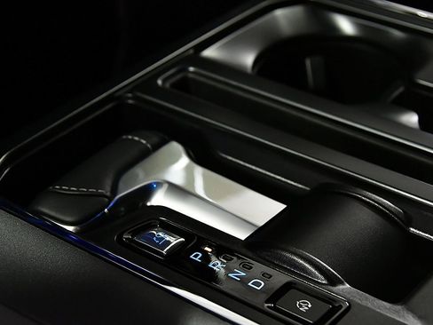 Used 2025 Ford F150 Lightning XLT image 27