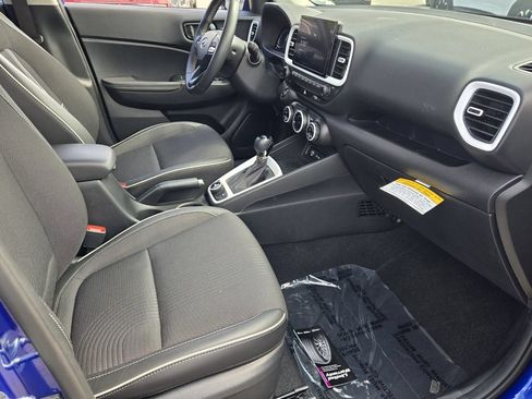 Certified 2025 Hyundai Venue Limited FWD image 15