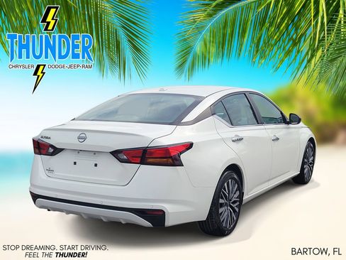 Used 2025 Nissan Altima 2.5 SV FWD image 4