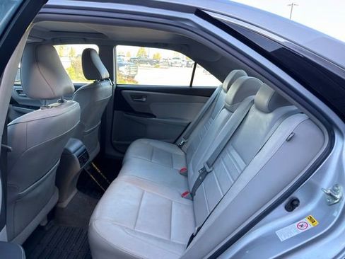 Used 2016 Toyota Camry XLE w/ Moonroof Package image 9